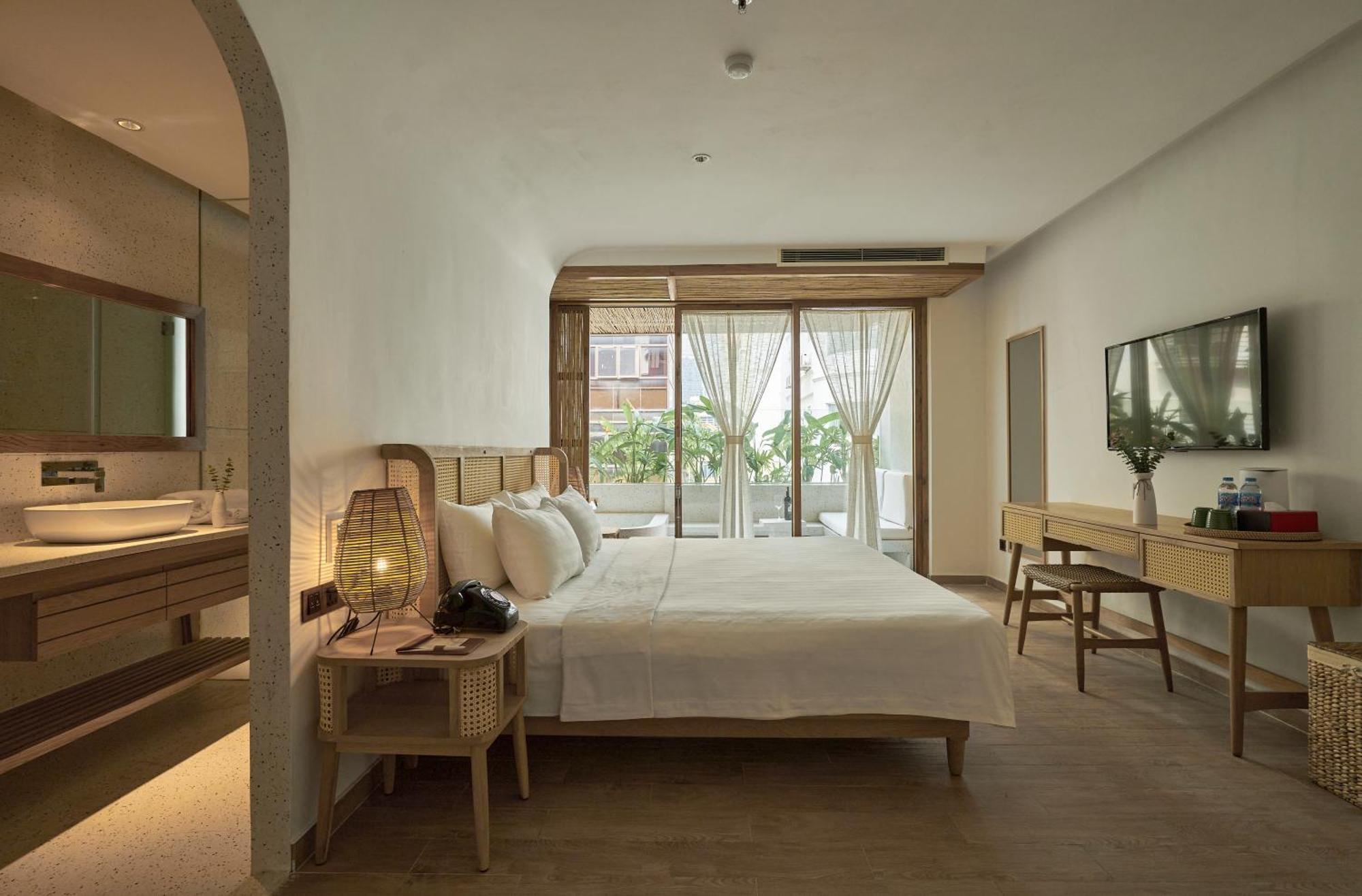 Junior Suite with Balcony